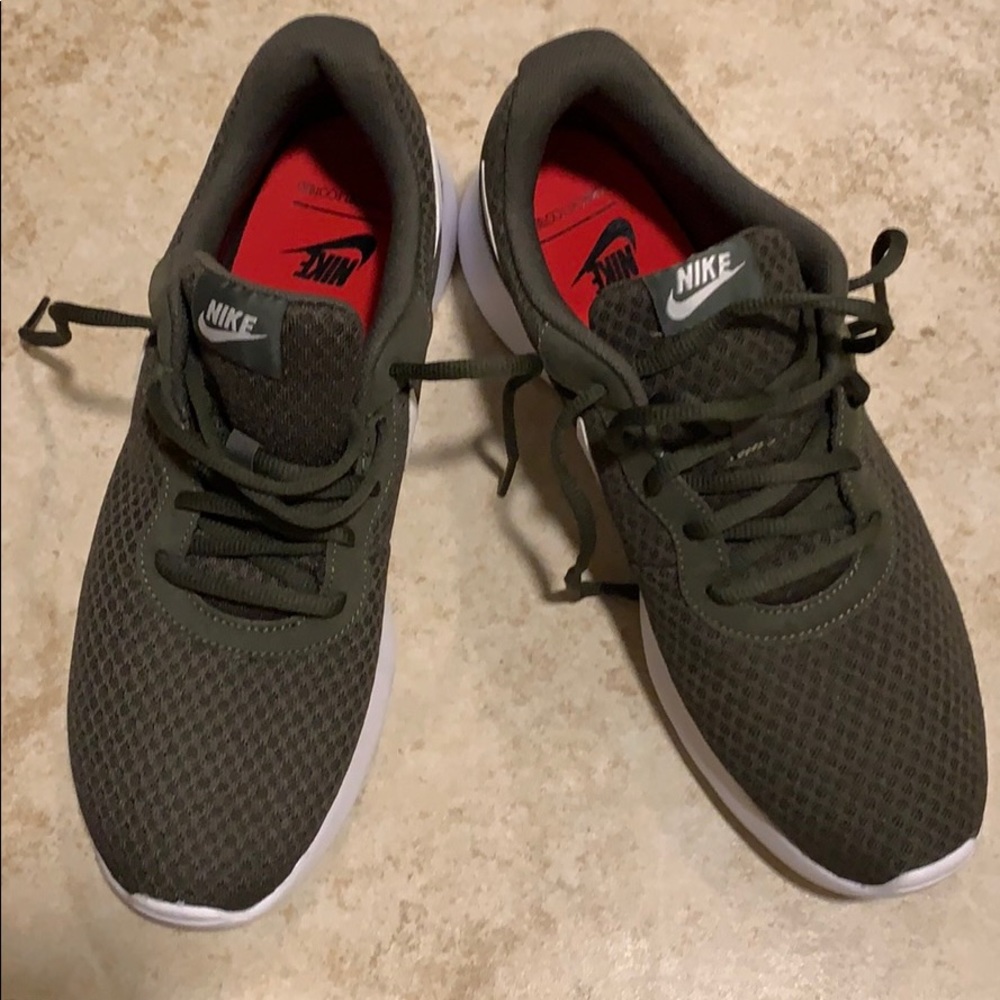 Nike Running Army Green